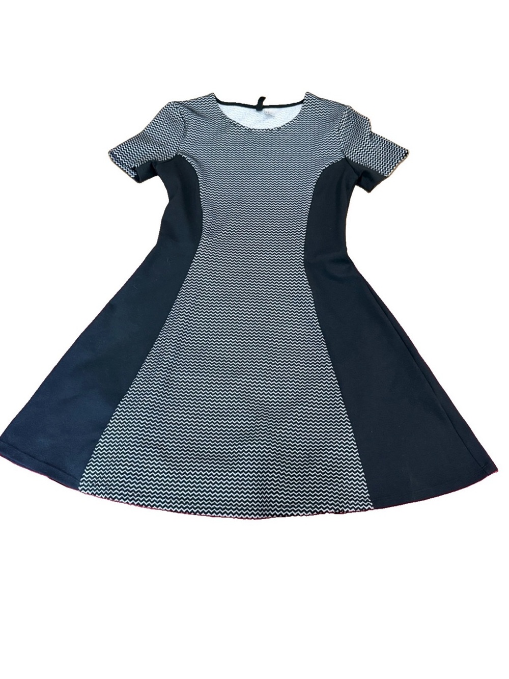 H&M Divided Chevron Colorblock Skater Dress Black and White Women’s Size 12